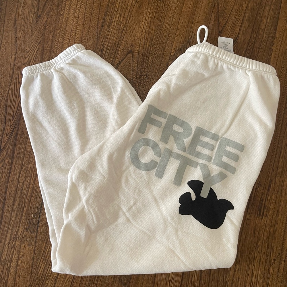 FreeCity Large